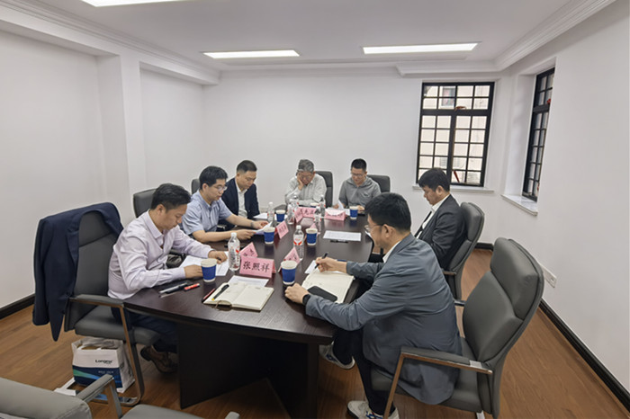 邱志海出席安徽省医学院校驻沪校友会座谈会